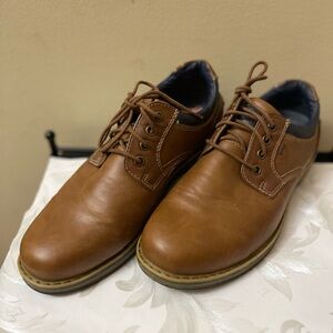 Izod Men’s Brown Leather lace up Oxfords. Size 8
